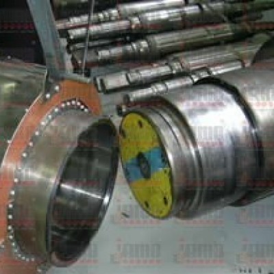 Desmontagem de anéis de rolamentos de cilindros de laminação	